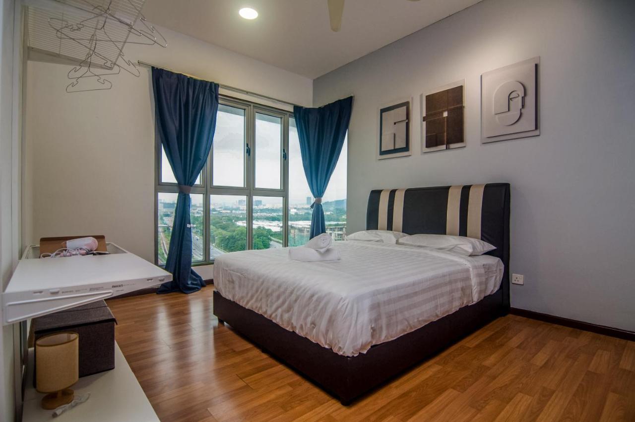 Flora Residence One South By Idealhub Seri Kembangan Luaran gambar