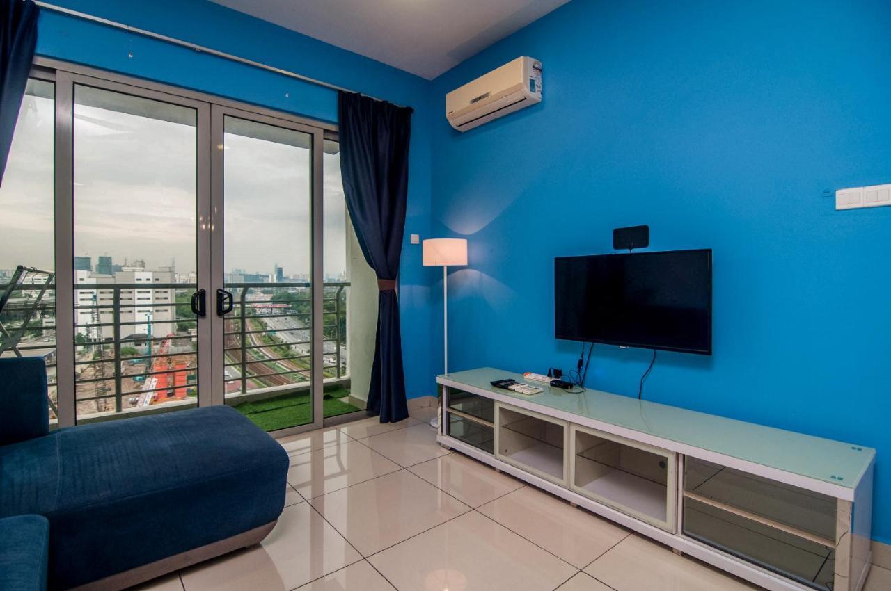 Flora Residence One South By Idealhub Seri Kembangan Luaran gambar