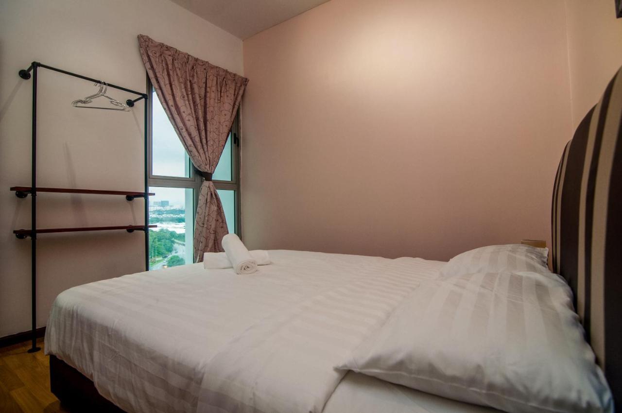 Flora Residence One South By Idealhub Seri Kembangan Luaran gambar